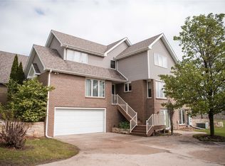 706 Bos Landen Weg #2, Pella, IA 50219