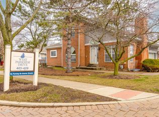 401 W Parkside Dr, Palatine, IL 60067