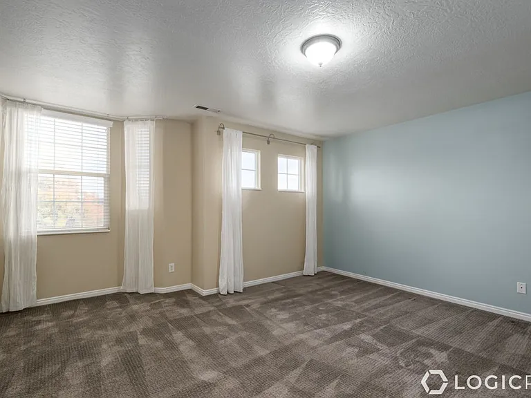 376 W Concord Pl — Photo 12