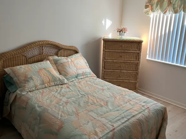 9396 Ashley Dr, Weeki Wachee, FL 34613