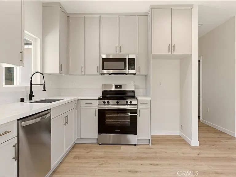 2155 Euclid Ave #B — Photo 3