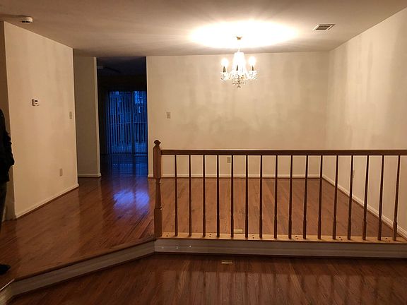 3rd image of 5976 Norham Dr