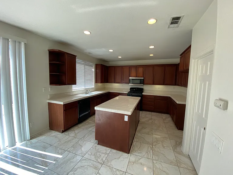 1393 Veronica Trl — Photo 11