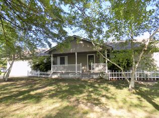 15588 Becker Rd, Johnston City, IL 62951