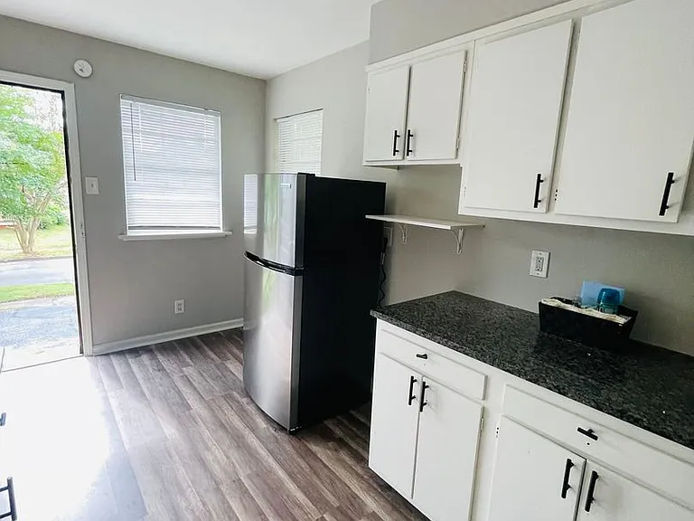 306 N Jackson St — Photo 17