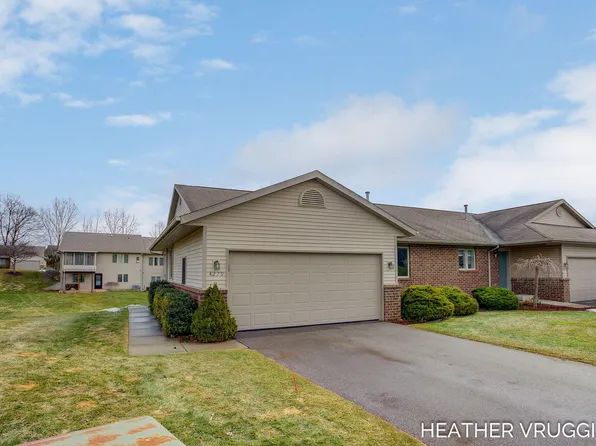 4279 Oak Ridge Dr NW, Grand Rapids, MI 49534