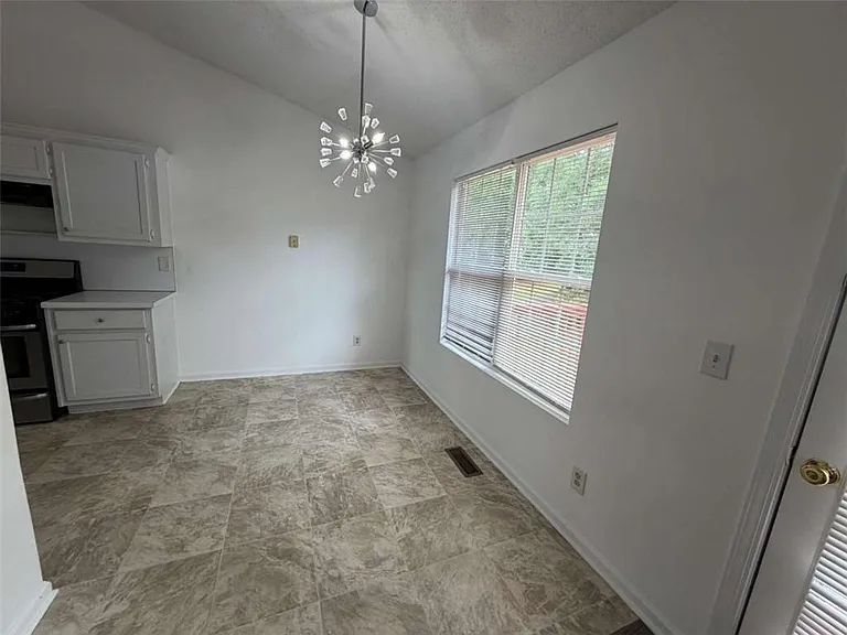 1613 Fort Perry Way — Photo 8