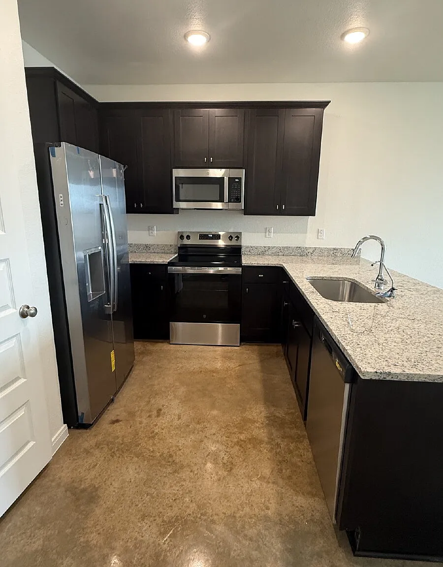 3 bed, 2.0 bath, 1175 sqft, $1,450 — Photo 2