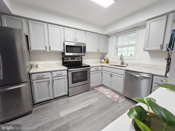 9914 Grapewood Ct, Manassas, VA 20110