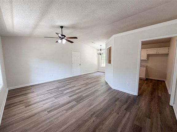 3rd image of 385 Southern Trace Dr
