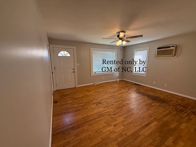 2806 Woodleigh St — Photo 3