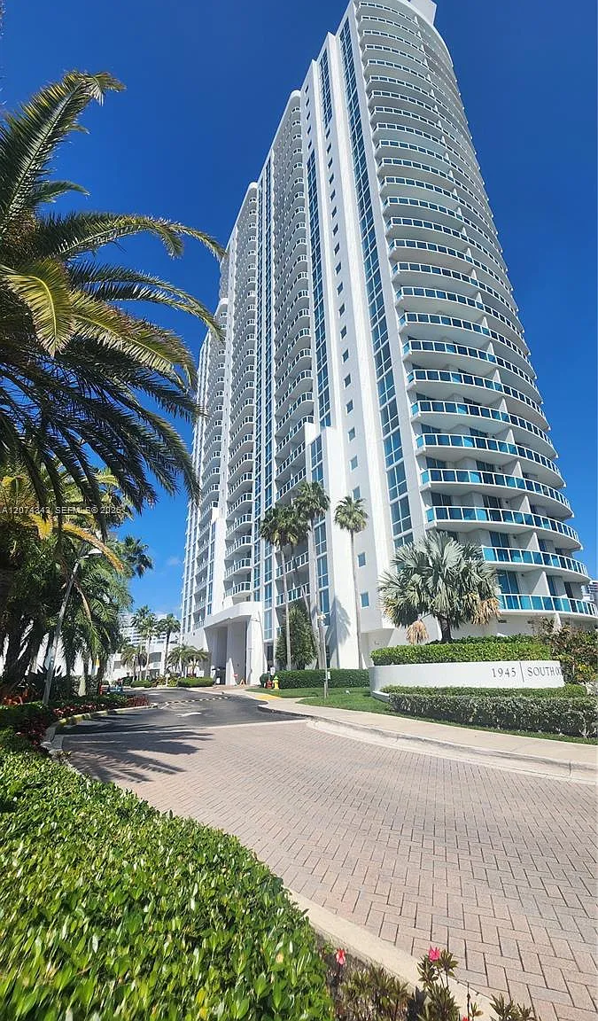 Ocean Marine Yacht Club C — Photo 1