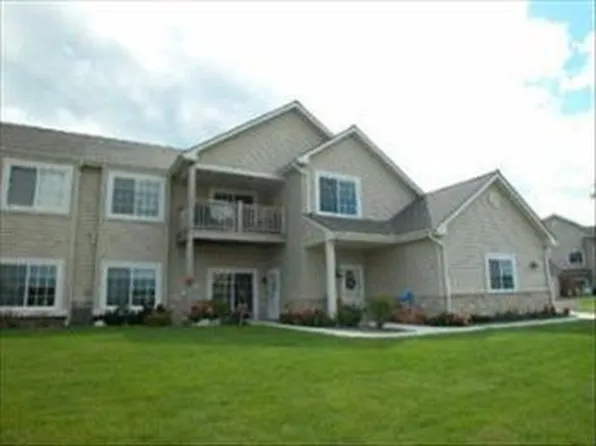 21790 Weather Edge Cir, Lannon, WI 53046