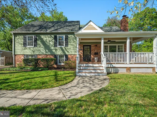 1302 Croton Dr, Alexandria, VA 22308