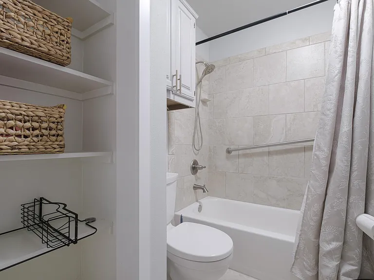 9841 Camelot Dr — Photo 8
