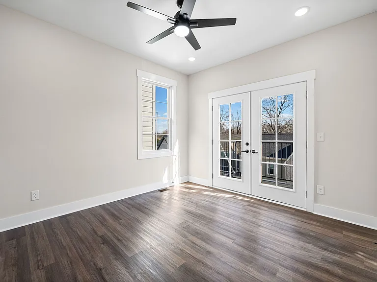 214 Village Sq — Photo 15
