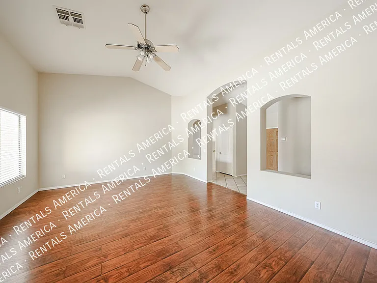 1623 E Wildhorse Pl — Photo 5