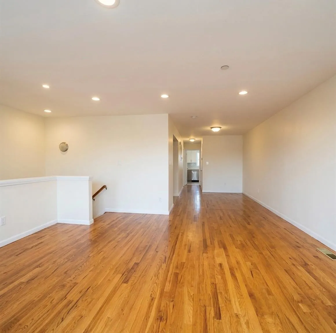 3 bed, 1.0 bath, 2174 sqft, $3,700 — Photo 3
