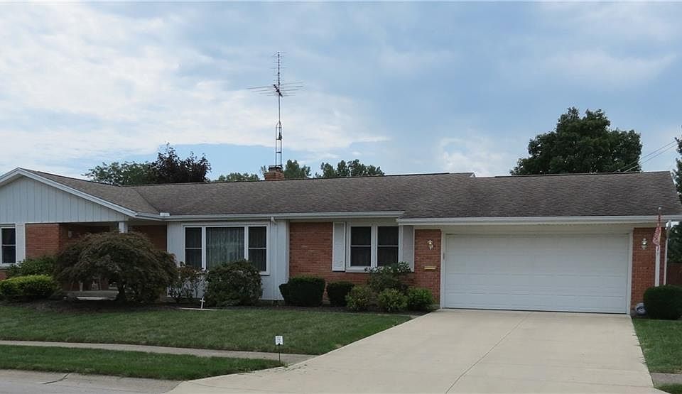 1st image of 815 Evergreen Dr