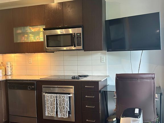 4th image of 13321 102a Ave #330