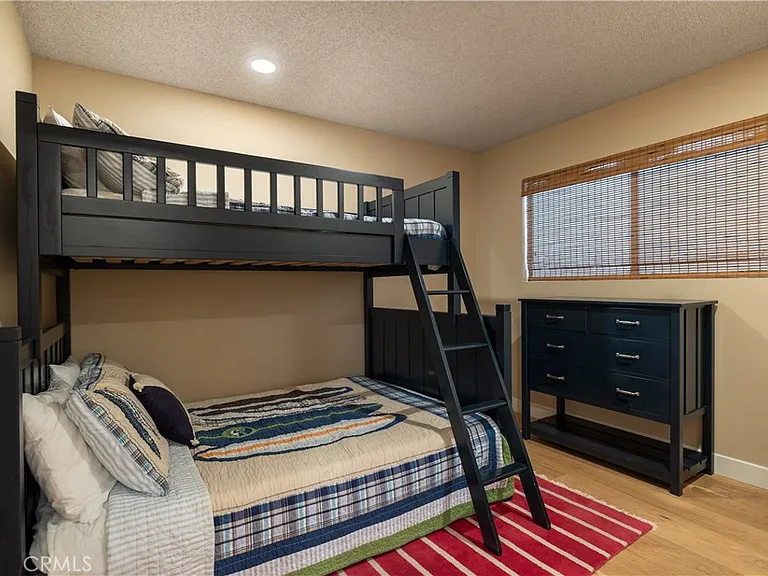 1303 E Balboa Blvd — Photo 23