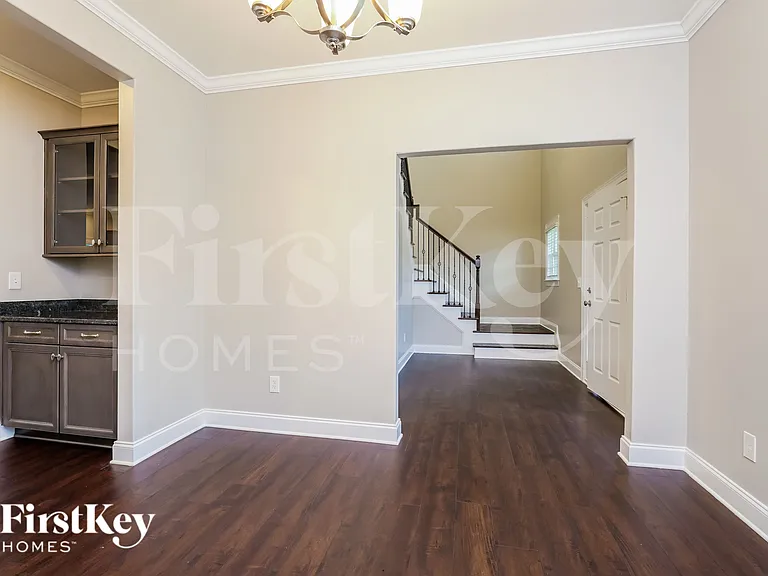 558 Dorchester St — Photo 6