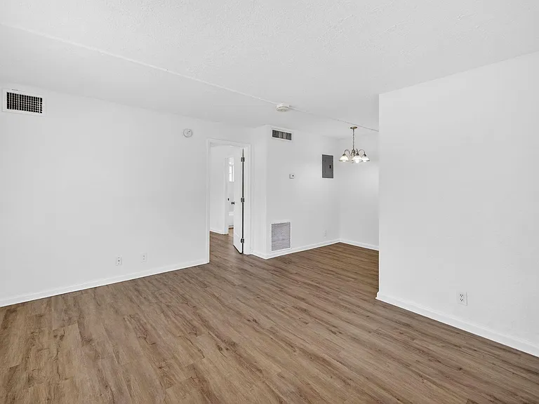 1671 NE 33rd St #1 — Photo 4