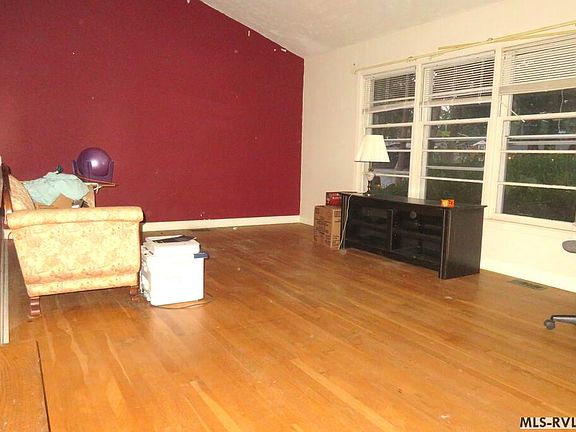 3rd image of 111 Woodland Rd