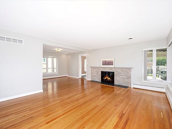 4th image of 7526 W Bloomingdale Ave