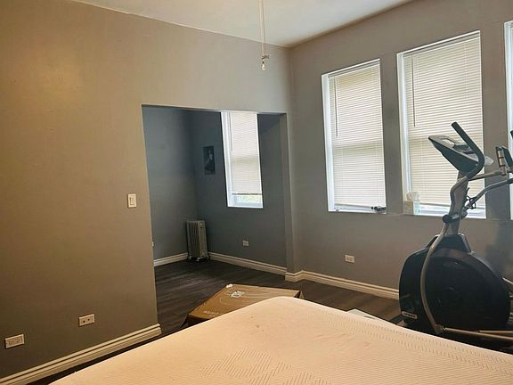 3rd image of 4744 S Bishop St Unit 2