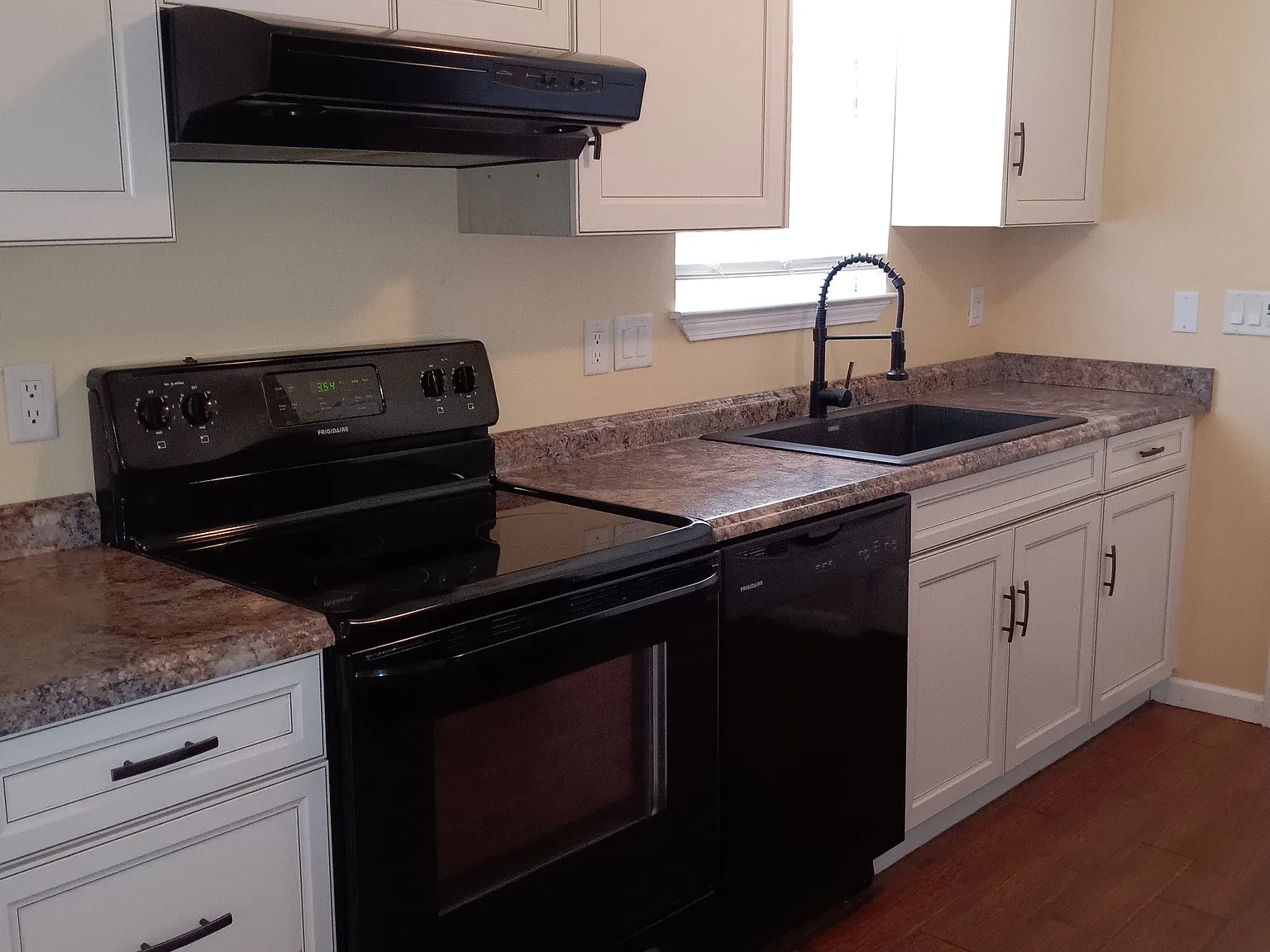 3 bed, 1222 sqft, $1,900 — Photo 4