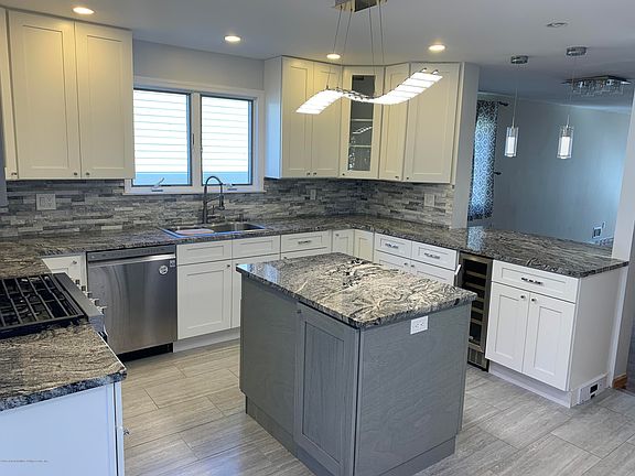 2nd image of 86 Redwood Ave #2