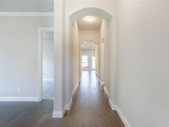4th image of 2409 High Bluff Dr