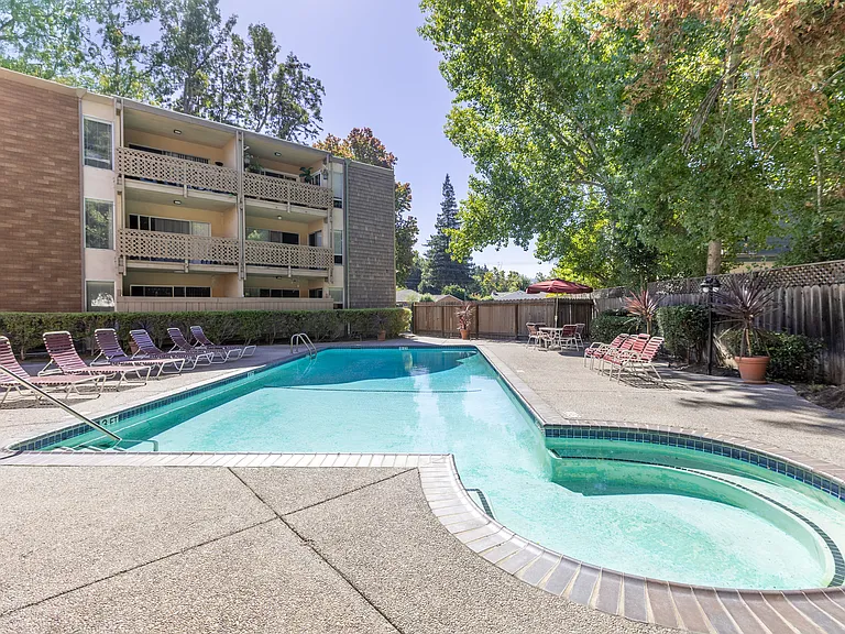 1515 The Glens Apartments — Photo 24