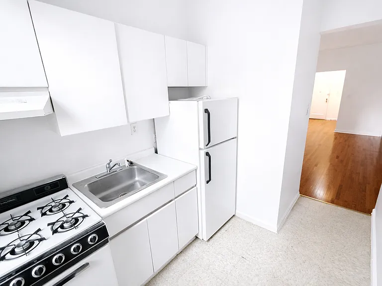404 E 75th St #3C — Photo 7