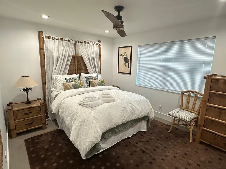 300 Central Dr — Photo 11