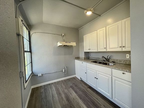 4th image of 127 Sandmeyer St #0