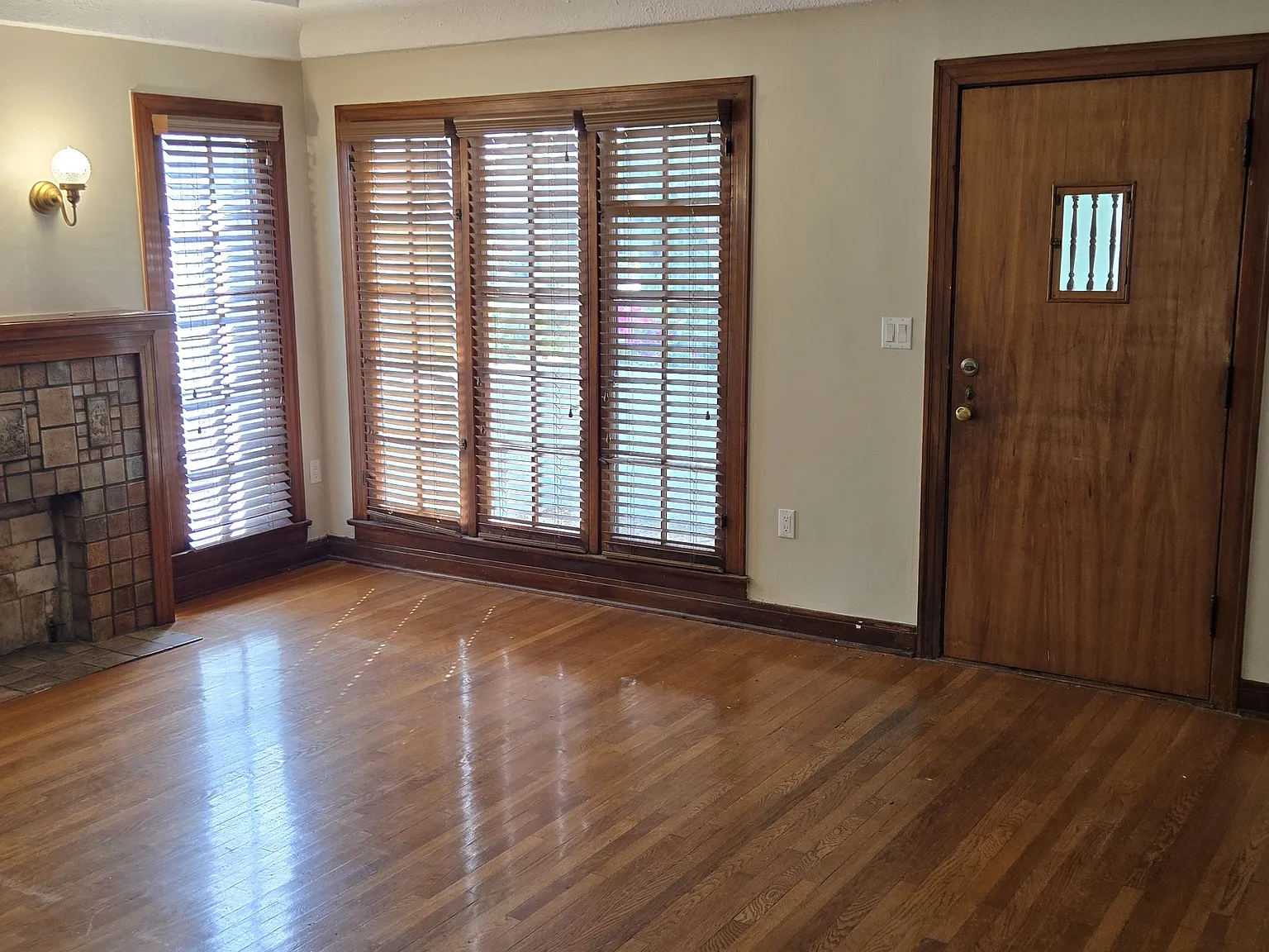 2 bed, 962 sqft, $4,000 — Photo 3