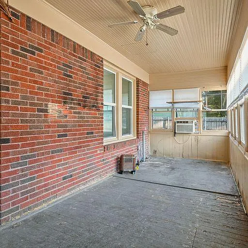 823 N Dallas Ave — Photo 8