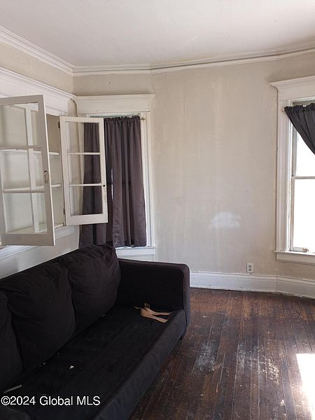 5th image of 278 Morton Avenue