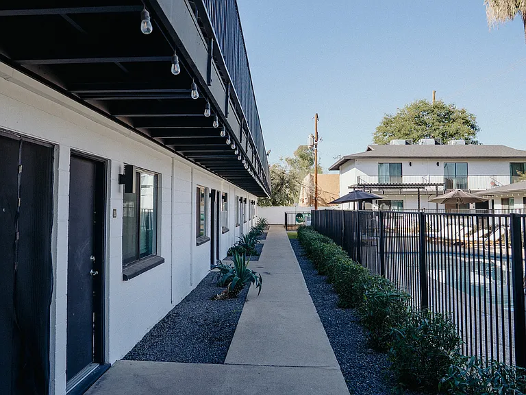 The Harlow Apartments — Photo 3