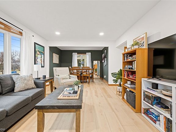 4th image of 23089 Macbeth Ave