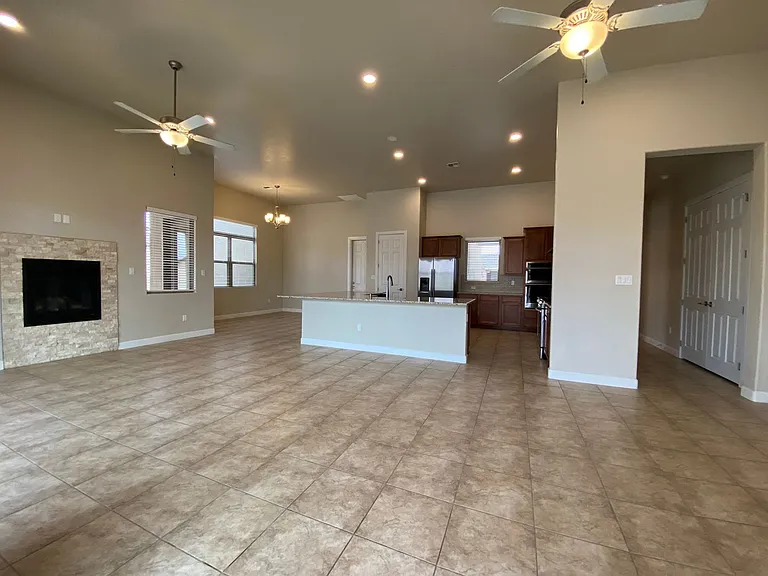 5403 Grays Peak Trl NE — Photo 6