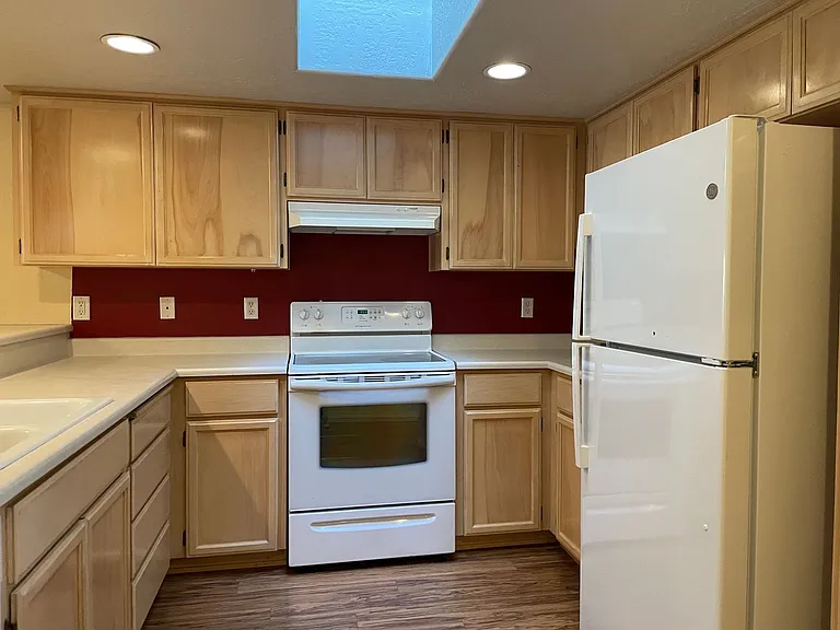 430 Crystal Dr — Photo 5