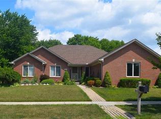 36551 Maple Leaf Dr, New Baltimore, MI