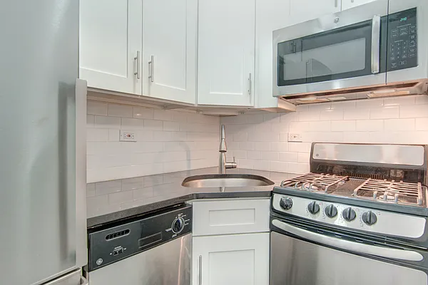 Rented by R New York | media 12