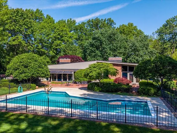 50 Creekwood Ln, Saint Louis, MO 63124