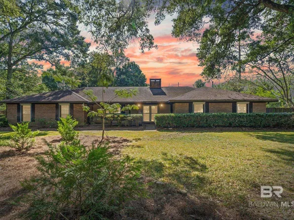 1900 Foxfire Rd, Mobile, AL 36618