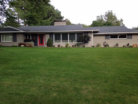 3rd image of 46 White Hills Ave NE