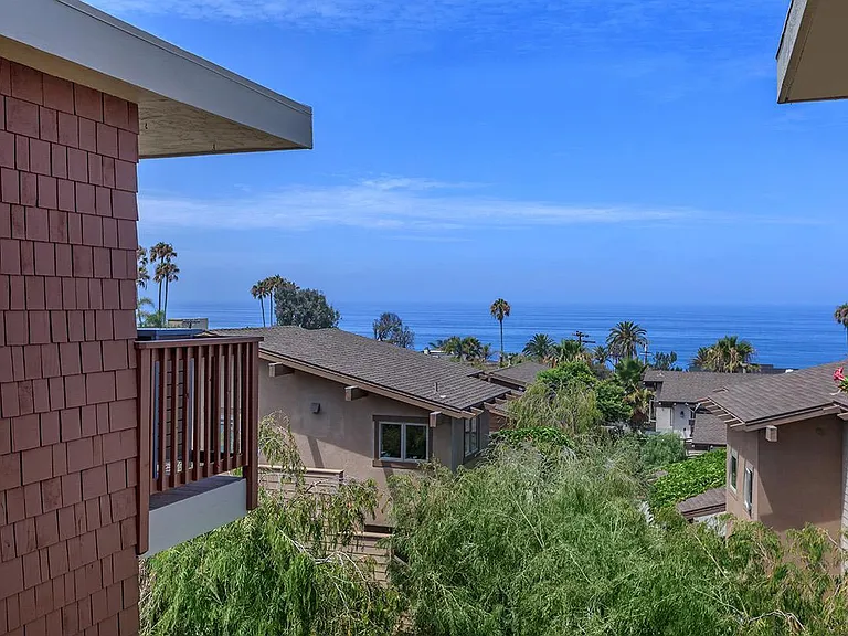 Terraces at Del Mar — Photo 26
